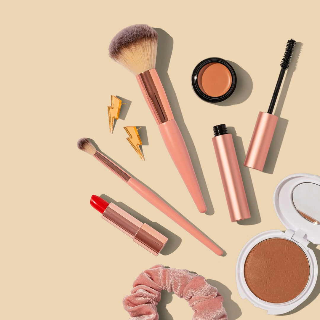 EP-TILE-MAKEUP-SQ Pink and brown makeup brushes